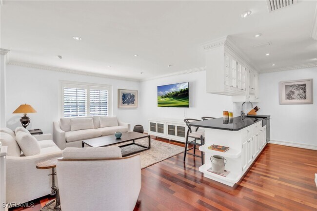 Photo - 271 Broad Ave S Unit 202