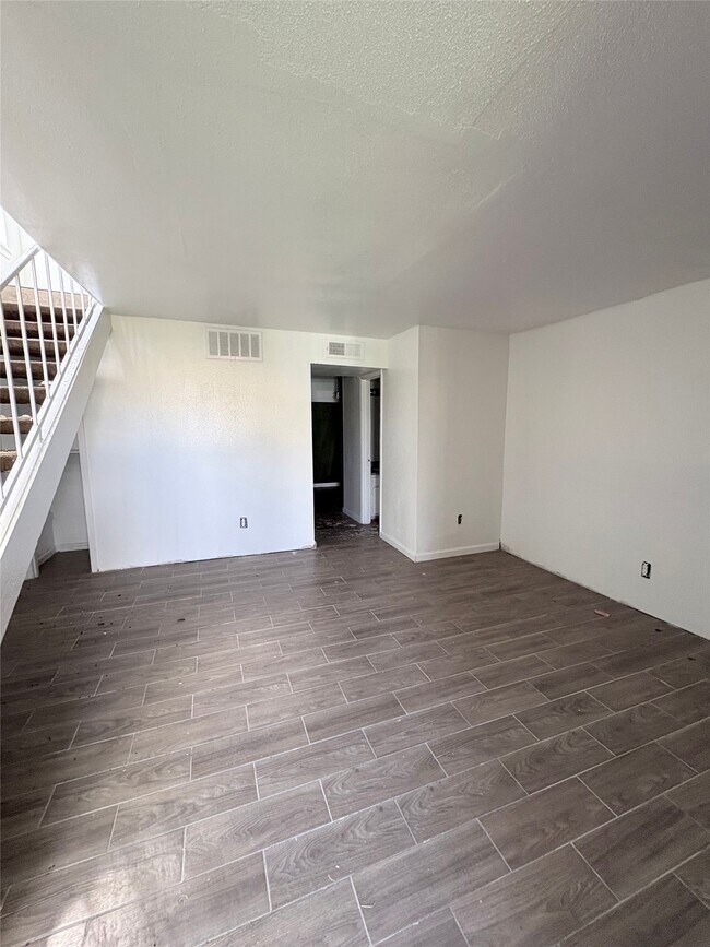 5625 Antoine Dr Unit 313