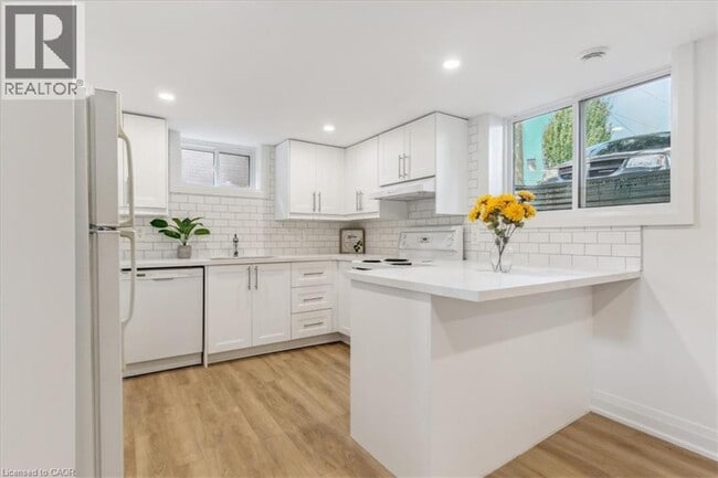 Photo - 129 W 32nd St