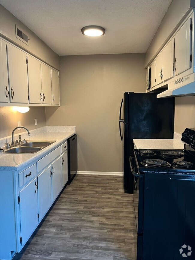 Building Photo - South Glen Apartments Unit 5604B-P