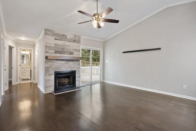 Photo - 2400 Calvert Dr