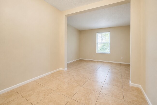 828 Sky Lake Cir
