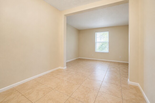 Photo - 828 Sky Lake Cir