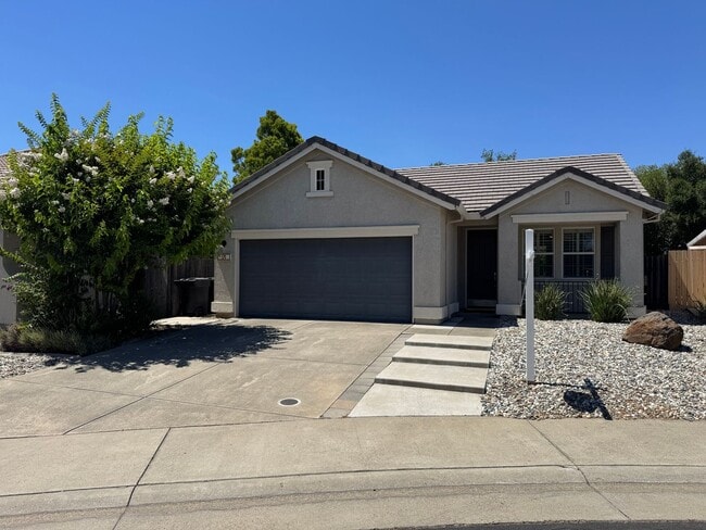Building Photo - Charming single home in Roseville!