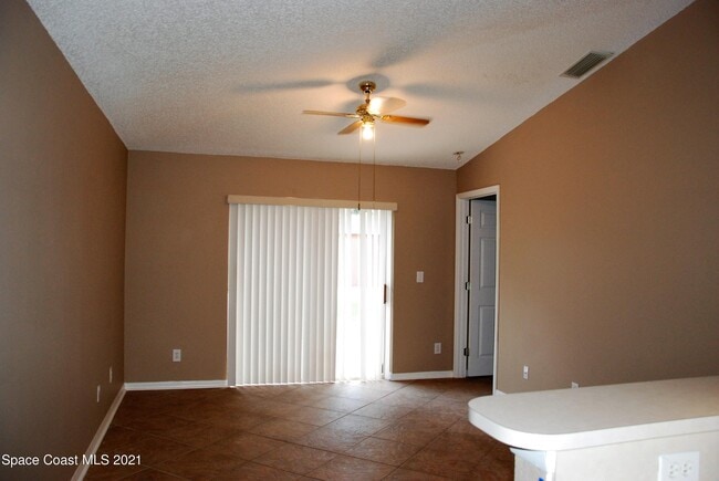 Photo - 720 Wickham Lakes Dr