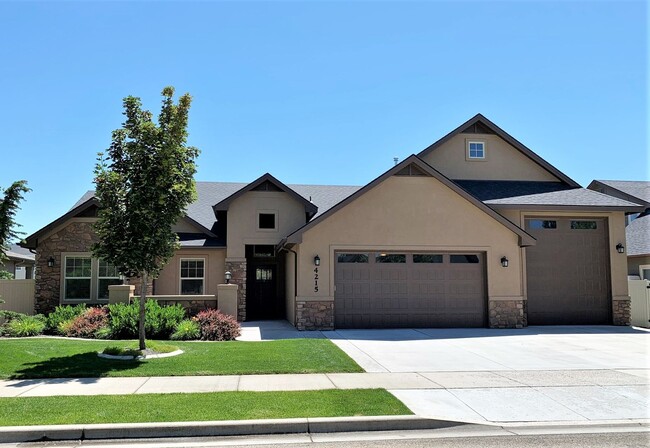 Gorgeous 3 bed 2.5 bath home with office a... - Gorgeous 3 bed 2.5 bath home with office a...