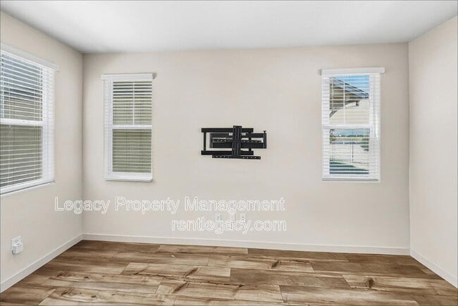 Photo - 112 Seahorse St