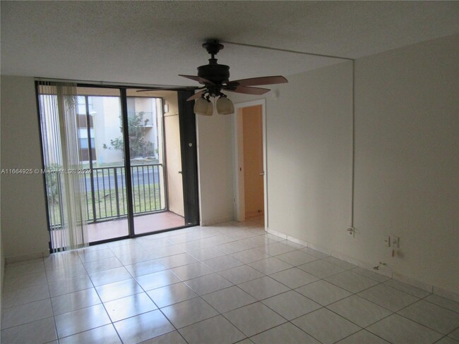 Photo - 14301 N Kendall Dr Condominio Unidad 105B