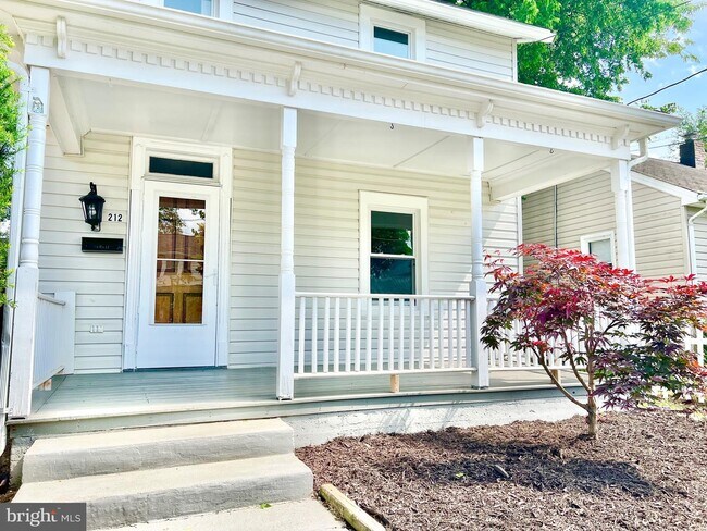 Photo - 212 Forbes St House