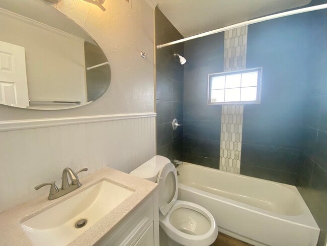 Photo - Pre- leasing now for 3/2 home near Maxey Park and Covenant Hospital
