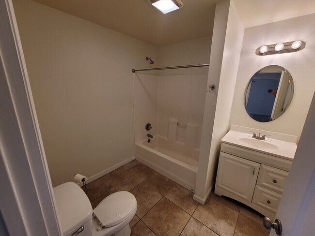 Photo - 555 S Tuttle Ave Unit B