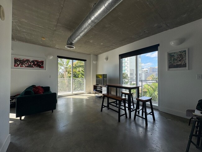 Photo - 455 NE 25th St