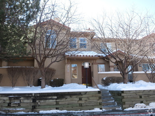 Building Photo - Beautiful condo with modern comforts!!