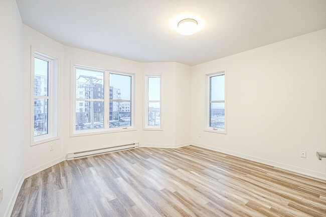 Photo - 1625 Av. de la Gare Unit 1625