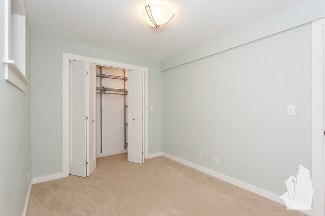 Photo - 820 W Newport Ave Unit 1R