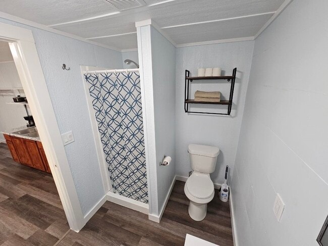 Building Photo - 202 W E St