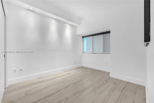 Photo - 480 NE 31st St