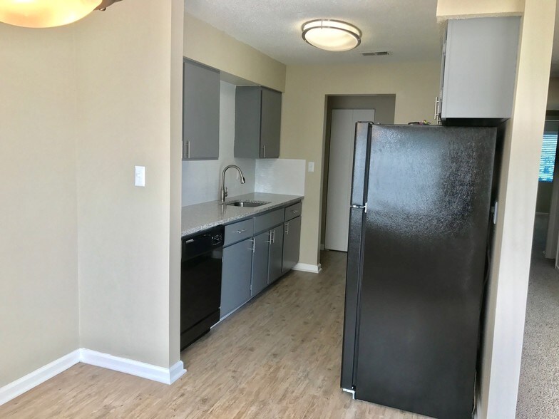 Applewood At The Cove Apartments For Rent in Kansas City, MO