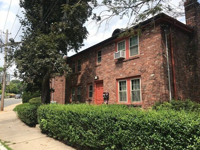 Building Photo - 90 Undine Rd Unit 2