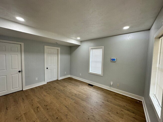 Photo - 215 E North - 4 Bedroom/1 Bathroom Home Do...