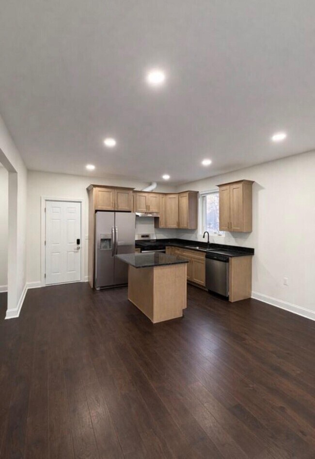 Photo - 2544 Eastlawn Ave