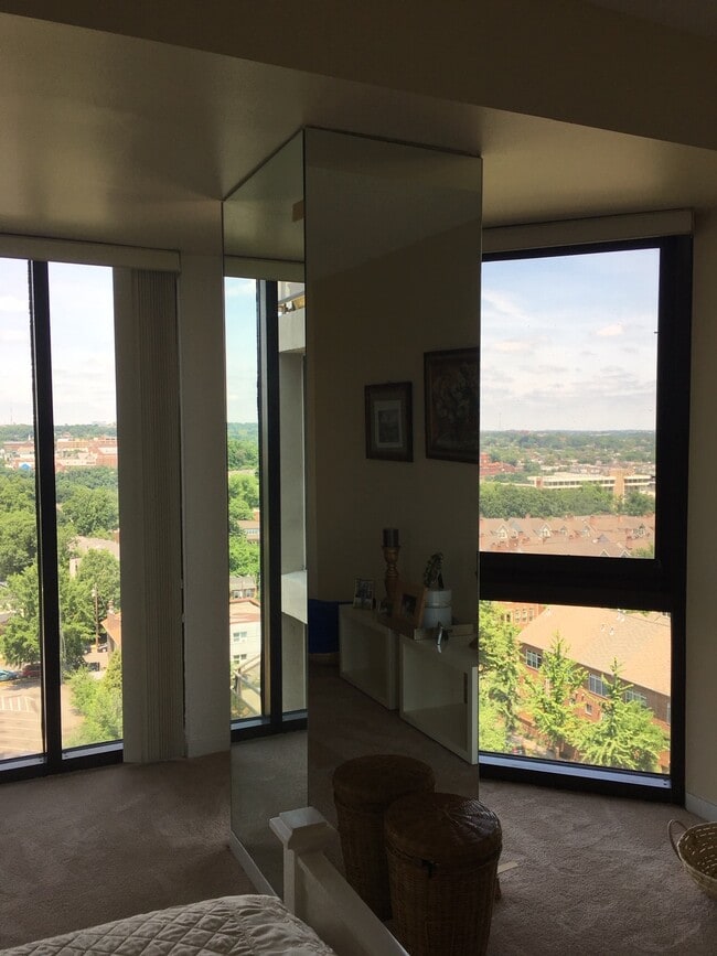 Building Photo - 1530 Key Blvd Unit 1208