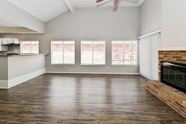 Photo - 11811 Meadowchase Dr