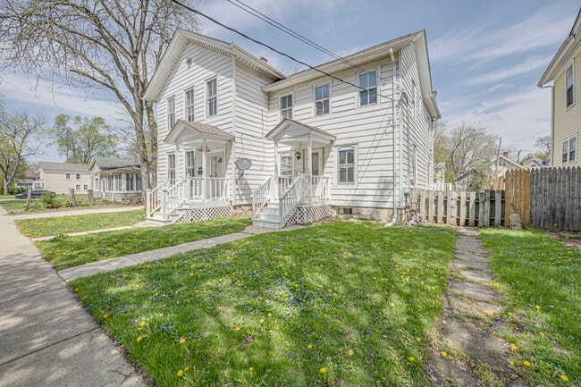 Photo - 371 Cedar St