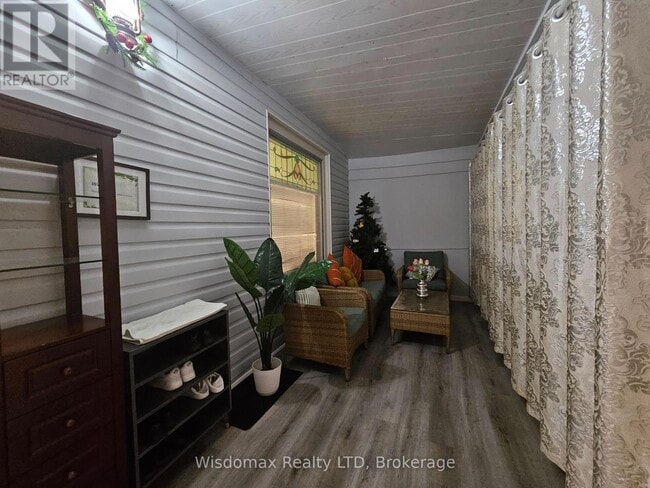 Photo - 4466 FOURTH AVENUE
