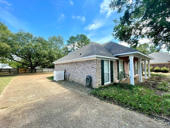 Photo - 3/2 Available for Rent in Madison! Cobbles...