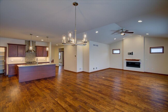 Photo - 525 Dragon Willow Ln