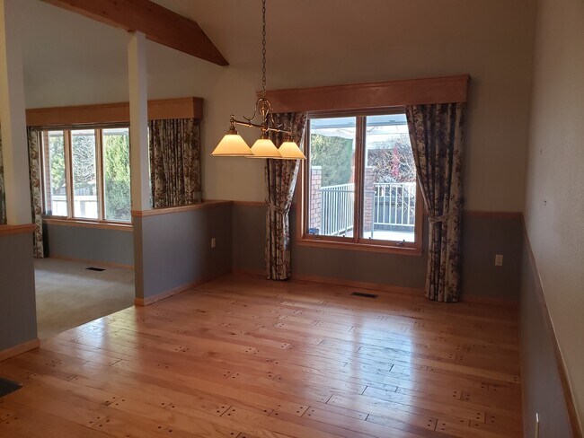 Photo - Stunning Brick House on cul de sac Minutes from Hospital & Downtown!