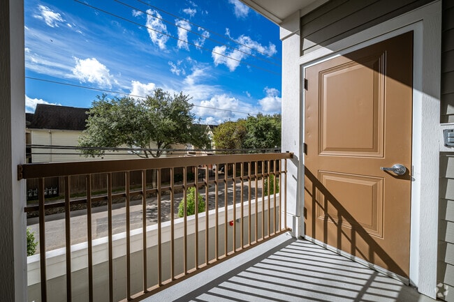 1BR, 1BA - 716SF