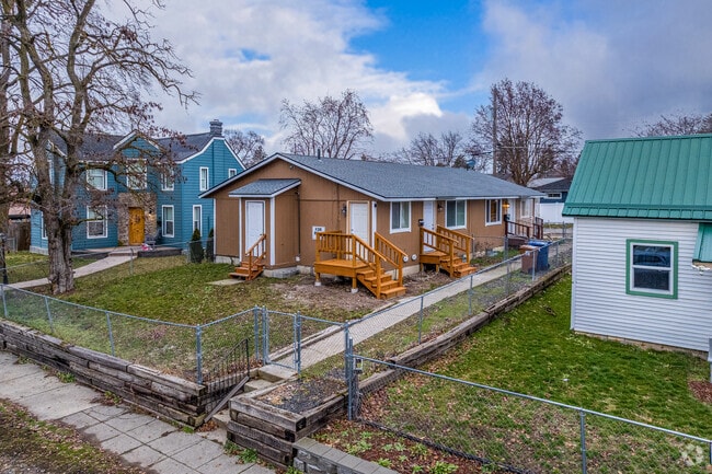 Building Photo - 617 E Lacrosse Ave