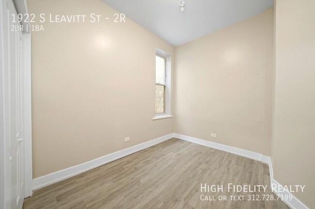 Photo - 1922 S Leavitt St Unit 2R