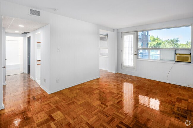 1 BR, 1 BA - 637 SF