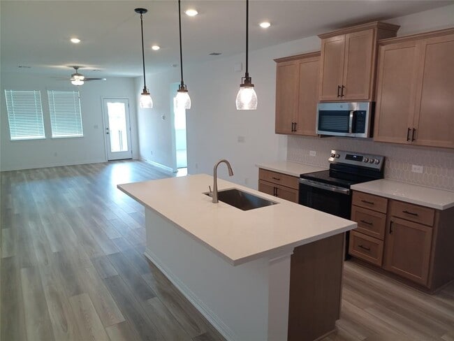 Photo - 737 Drystone Trail