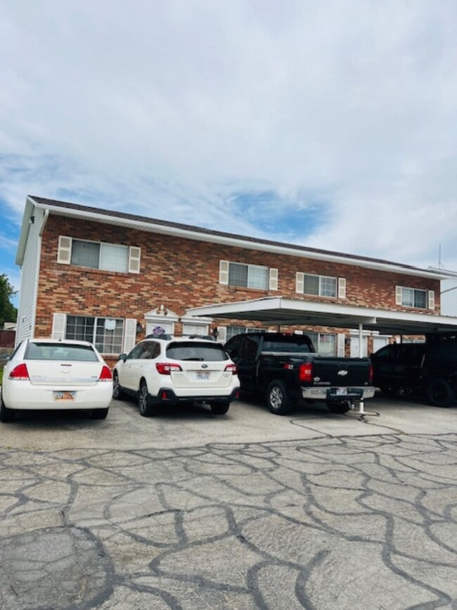 Photo - Beautiful townhome with air conditioner an...