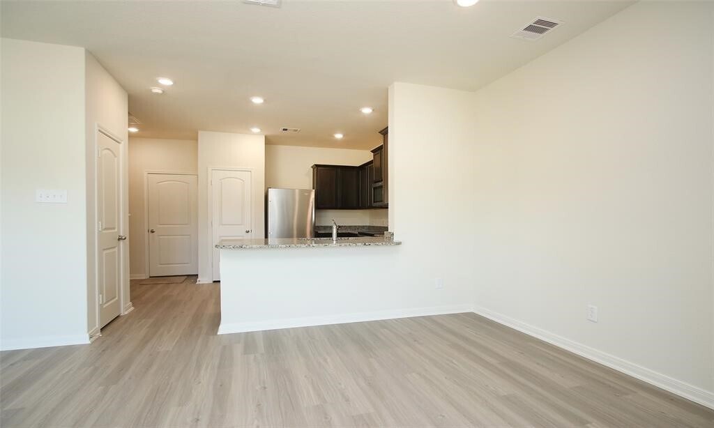 Photo - 545 Bains St