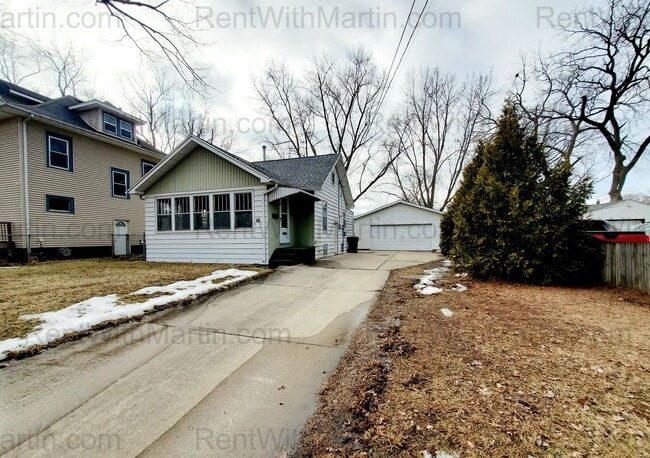 Building Photo - 229 Linden Ave