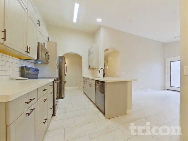 Photo - 16049 W Moreland St