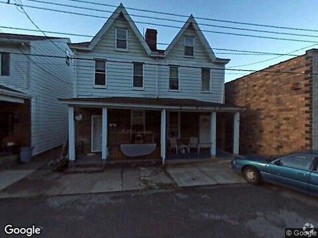 Building Photo - Charming two Bedroom in Sharpsburg! Rental