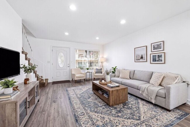 4560 Jamestowne