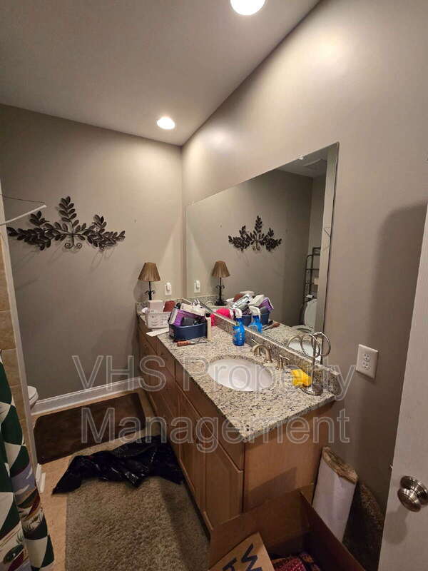 Photo - 2400 Lakeview Pkwy
