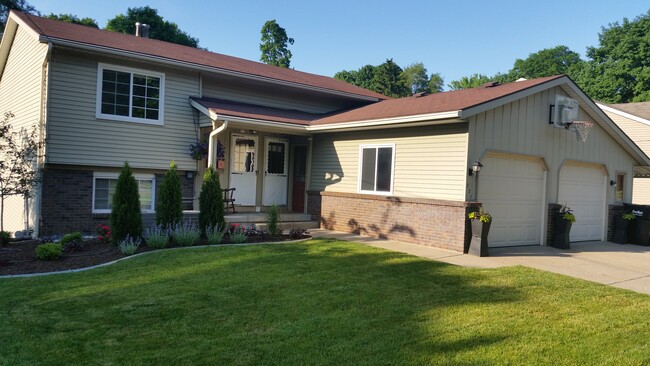 Front of house - 223 E Division St Townhome