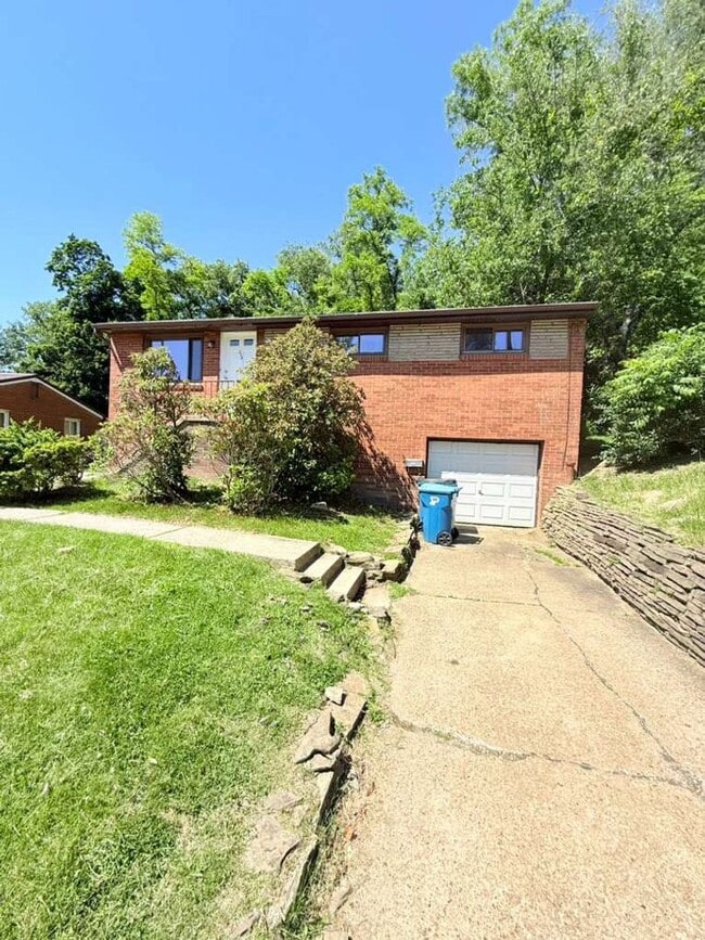 Building Photo - Fabulous 3 bed 1 bath House in Penn Hills