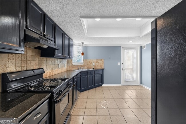 Photo - 1024 Wiltshire Way NW