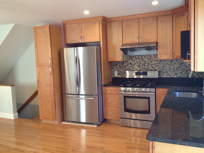 Photo - 212 Charles St