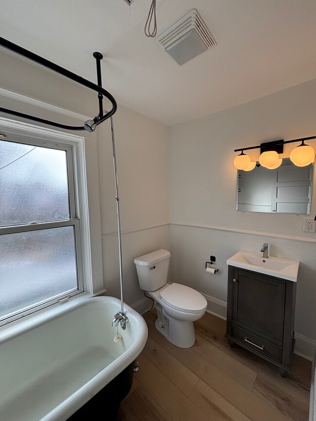 Photo - NEWLY RENOVATED ONE BEDROOM APARTMENT AVAILABLE IN DOWNTOWN DARTMOUTH Unité B