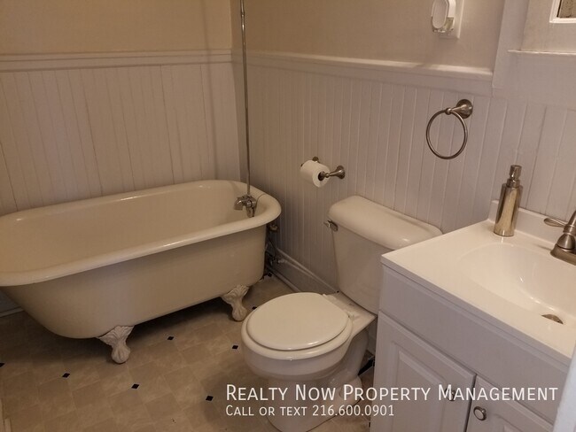 Photo - 1 bedroom suite in downtown Willoughby Unit 17